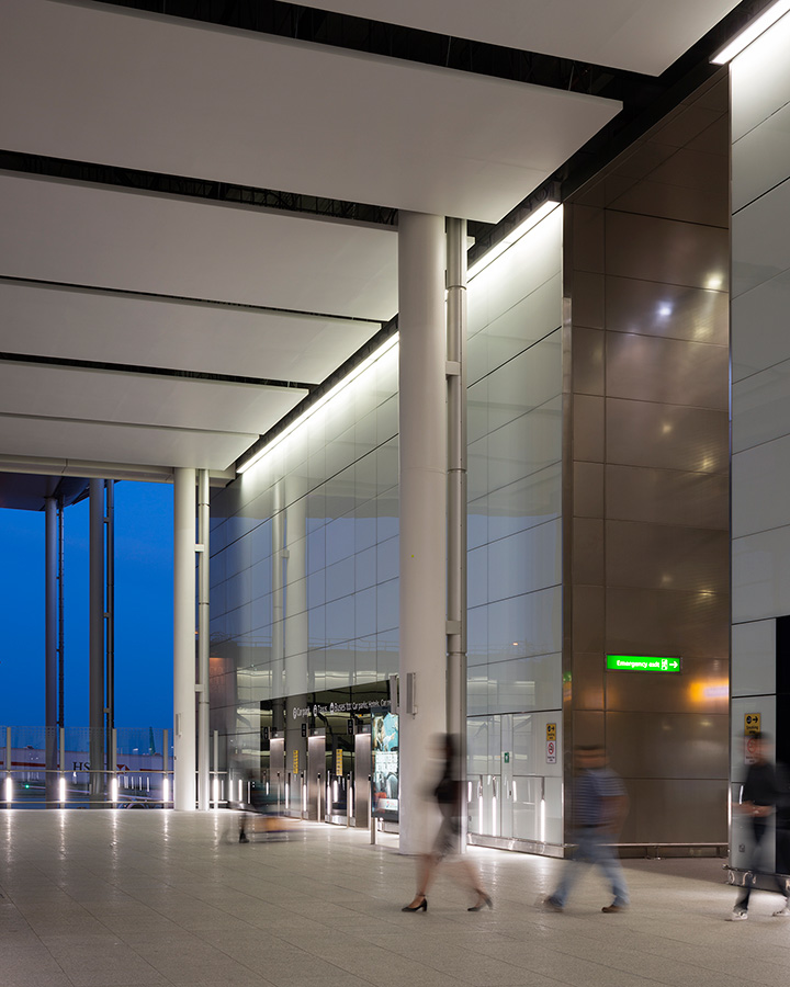 Heathrow T2A Concourse, Selux